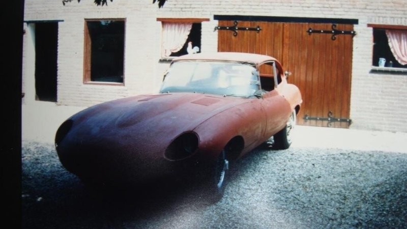 Находка в голландском сарае: исторически значимый Jaguar E-Type 2+2