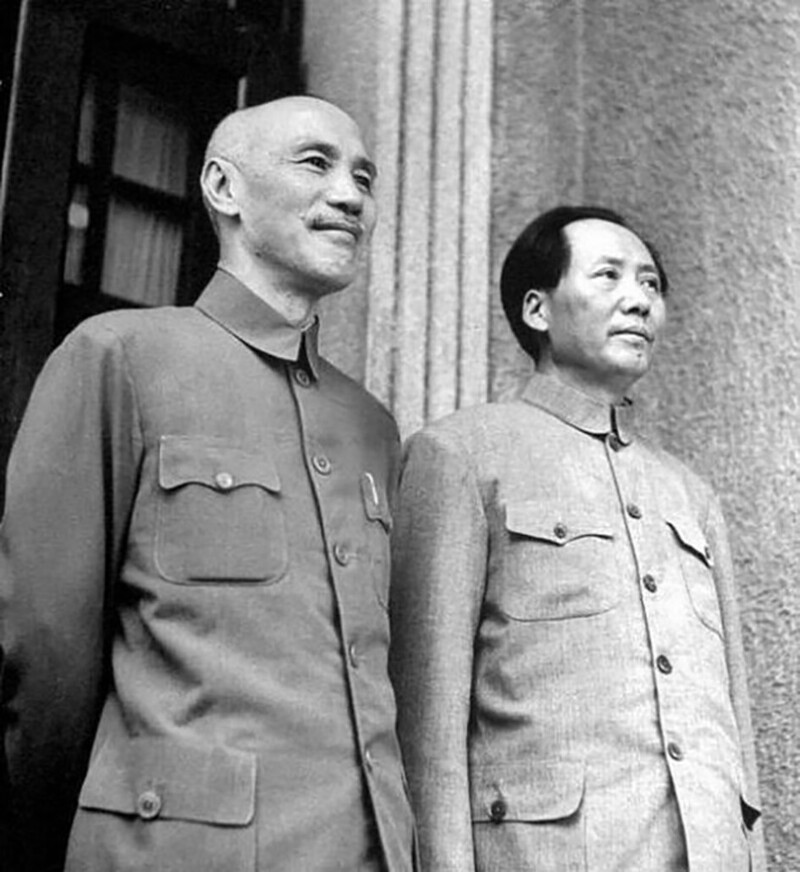  Председатель Мао Цзэдун и генералиссимус Чан Кайши на последней встрече в Чандуне, провинция Сычуань, Китай, 28 августа 1945 года
