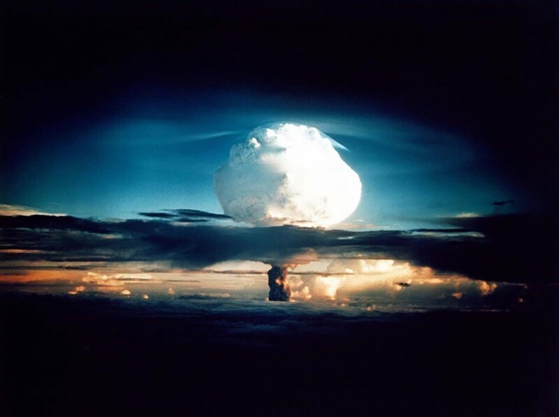 Первое испытание водородной бомбы. Атолл Эниветок, Маршалловы острова; 1 ноября 1952 год