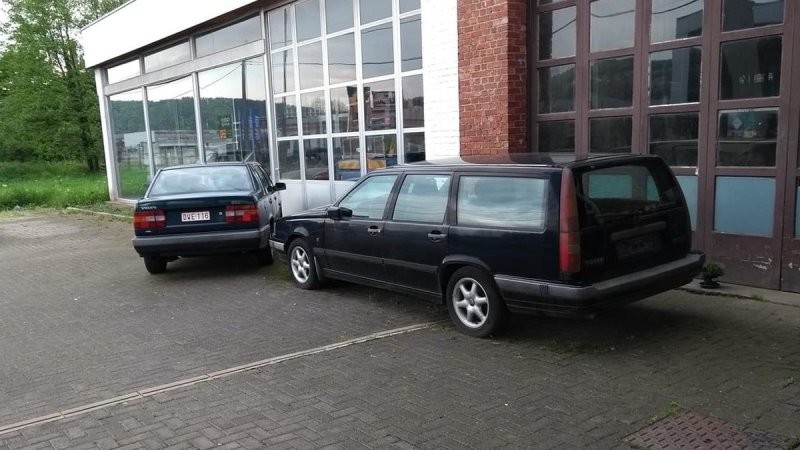 Невероятная капсула времени: заброшенный автосалон Volvo в Бельгии забит старыми автомобилями без пробега