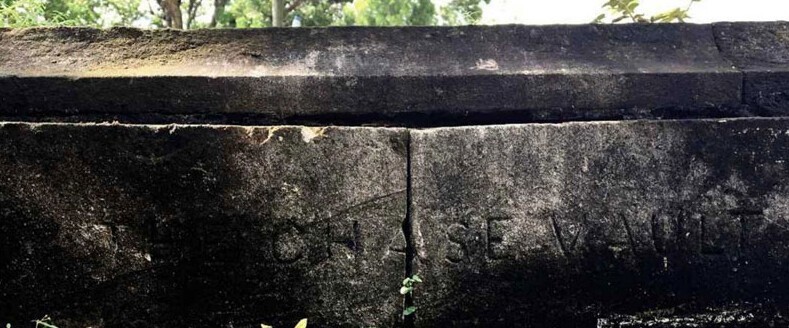 Свистопляска с гробами: тайны мистического фамильного склепа Чейзов-Эллиоттов