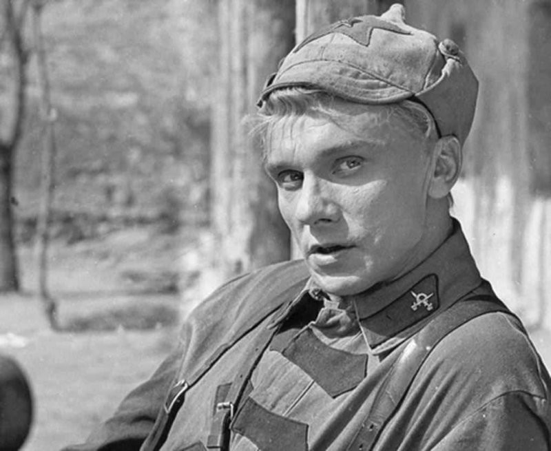Пожилые в 30 и юные в 50: каким был настоящий возраст советских звезд в знаковых фильмах?