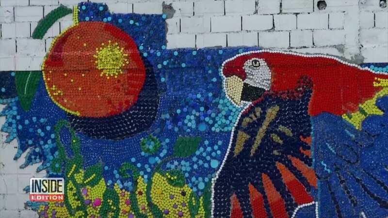 Жители Гуатире собрали 300 000 бутылочных крышек для украшения города