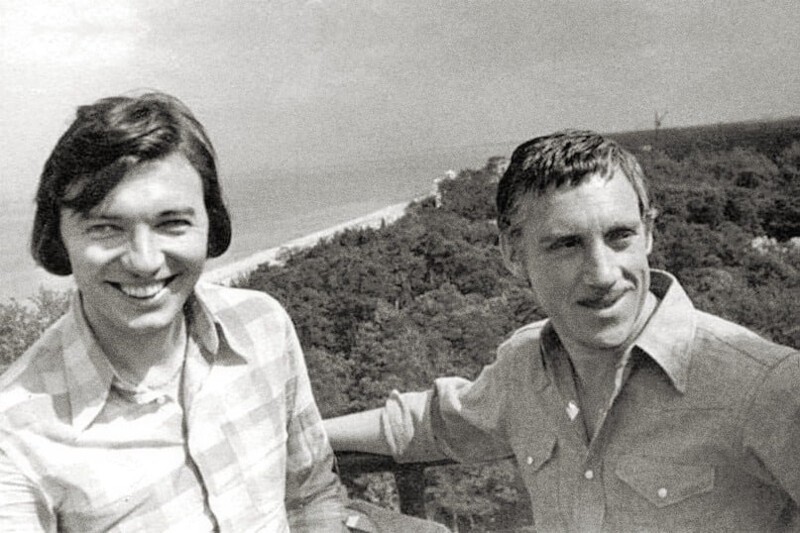 6 августа 1972 года. Карел Готт и Владимир Высоцкий в городе Дубулты, Латвия, где Владимир Семенович в те дни был на съёмках фильма "Четвертый".