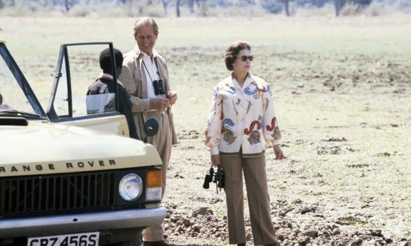 Более комфортными и статусными Range Rover королева тоже пользовалась с удовольствием!