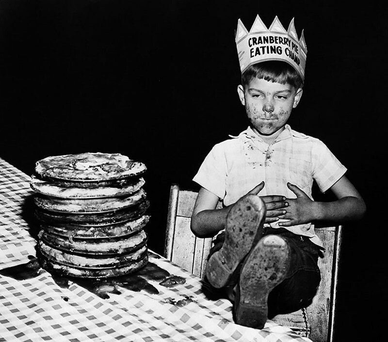 Шестилетний победитель конкурса по поеданию пирогов, 1916 год