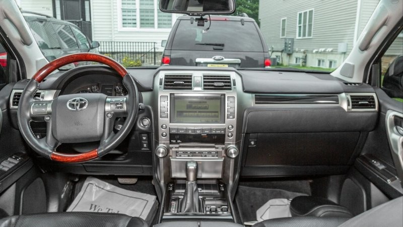 Этот Lexus GX 460 подвергся «доработке», чтобы выглядеть как Toyota Land Cruiser Prado