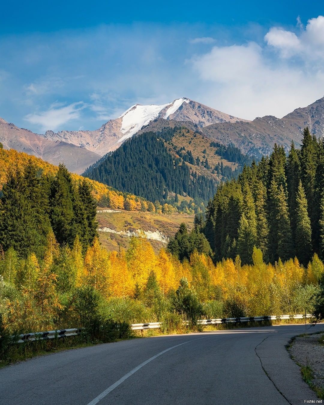 Погода алматинская область 10 дней. Горы Тянь Шань в Узбекистане. Алматинская область горы. Ранняя осень. Алматинские горы.