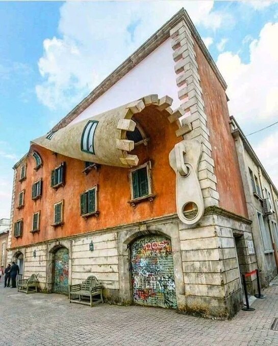18. "Расстегнутый дом". Милан, Италия