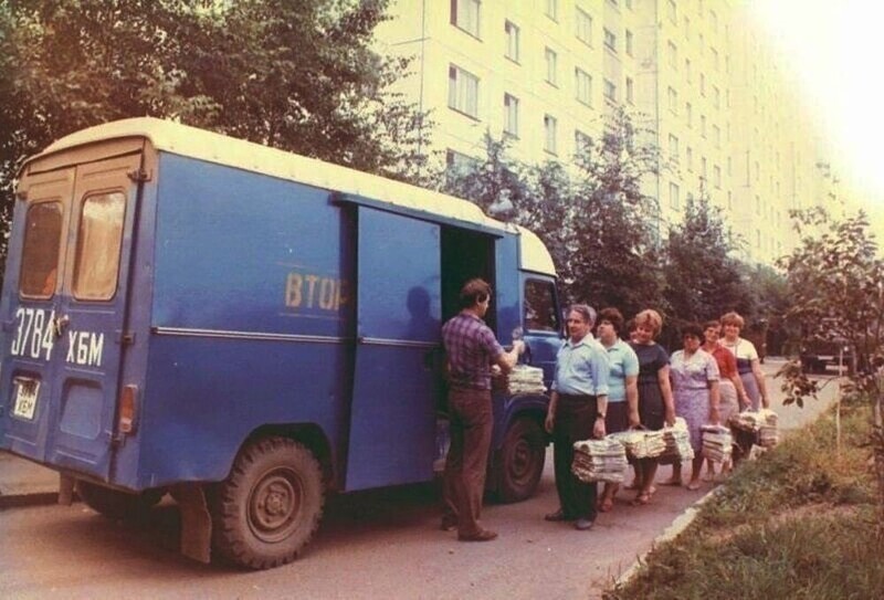 Передвижной пункт приёма макулатуры. СССР, 1980-е