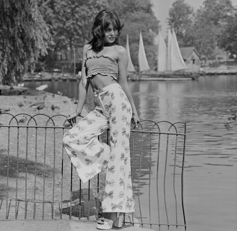 8 сентября 1972 года. Лондон, Риджентс Парк. Мода. Фото M. McKeown.