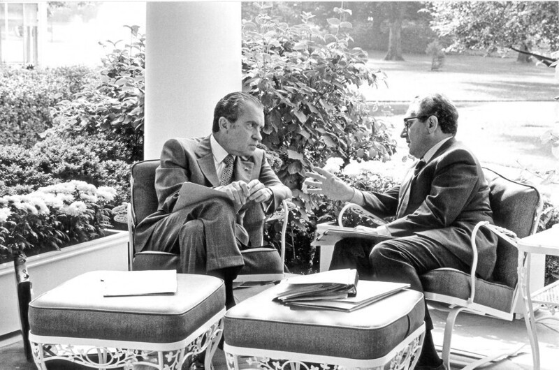 19 сентября 1972 года. Никсон и Киссинджер на балконе перед Овальным кабинетом.