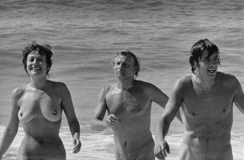 Сентябрь 1972 года. Франция. Анни Жирардо и Ален Делон на съемках фильма «Шоковая терапия». Фото Photo Jean-Pierre Bonnotte.