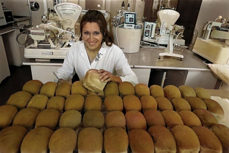 Милая девушка на хлебозаводе, Мироновка 1970 год.