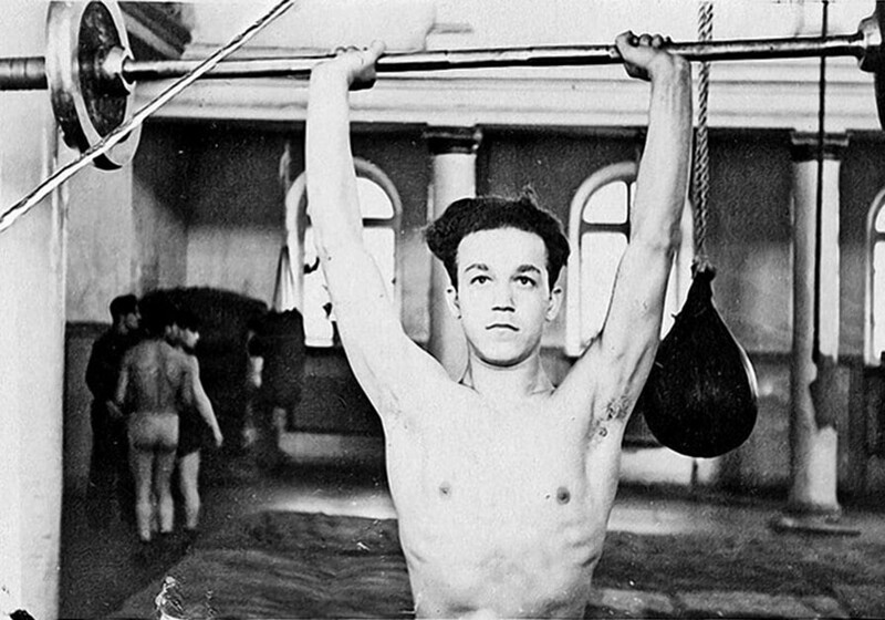 Чемпион Днепропетровска и области по боксу среди юношей Иосиф Кобзон, 1954 год