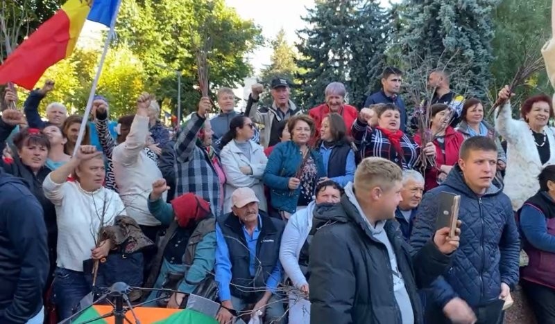 Палатки на площади. Станет ли партия «Шор» ядром протестного движения в Молдове?