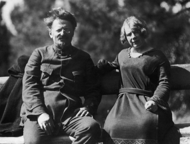 Троцкий и его жена Наталья Седова 1924 г.