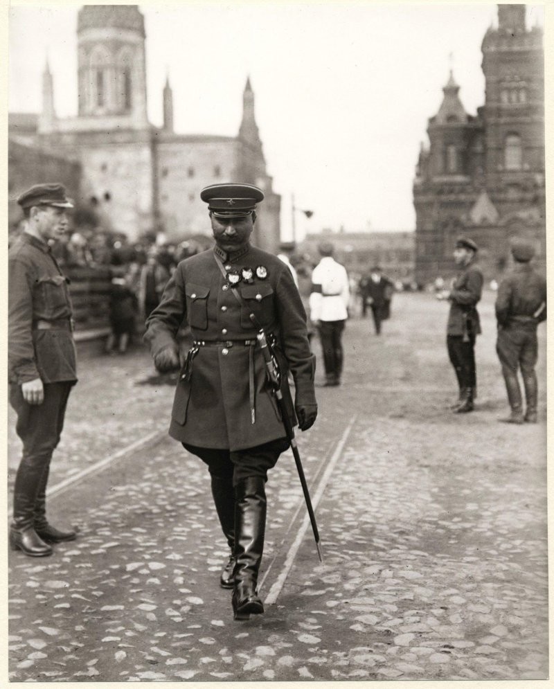 Будённый на Красной площади 1927 г.