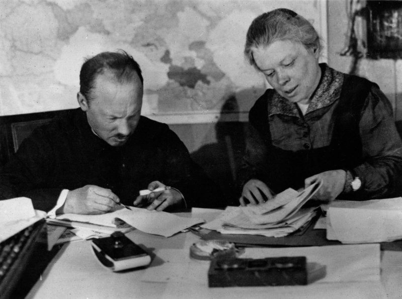 Бухарин и сестра Ленина - Мария 1924 г.