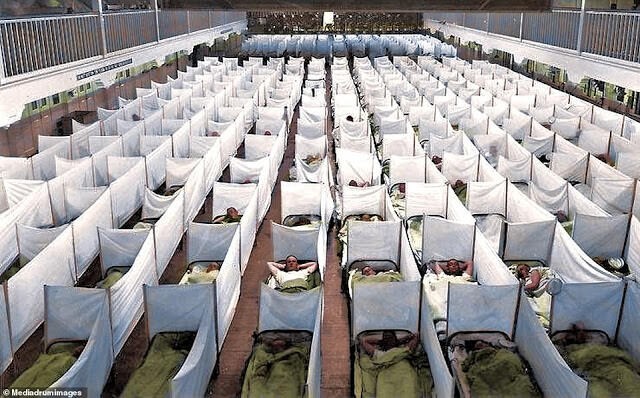 Больничные койки  на военно-морской базе Сан-Франциско переполнены больными солдатами
