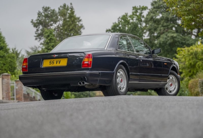 Bentley Continental R 1992 года сэра Элтона Джона выставили на аукцион