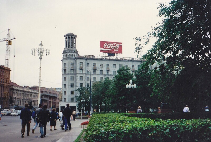 Как выглядела реклама в Москве и Санкт-Петербурге в 2000-х