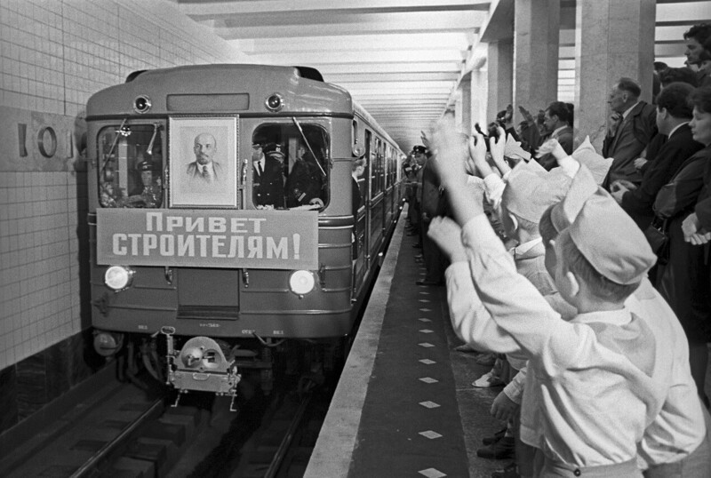  Встреча первого поезда на перроне станции метро «Коломенская», 1969 год