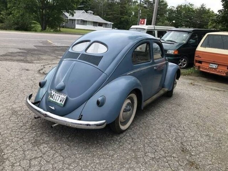 Ценный Volkswagen Beetle 1952 года с раздельным задним окном