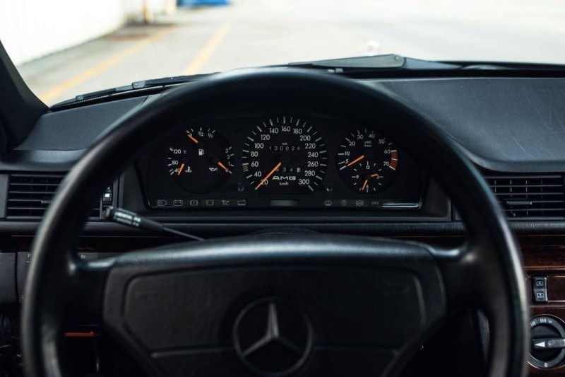 Накачанный «Волчок»: Mercedes-Benz W124 E60 AMG 1992 года