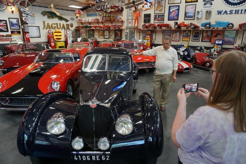 Мега-коллекция из более чем 120 классических автомобилей отправляется ​​на аукцион