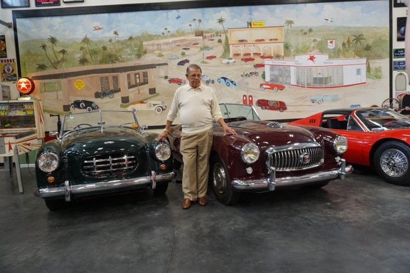 Мега-коллекция из более чем 120 классических автомобилей отправляется ​​на аукцион