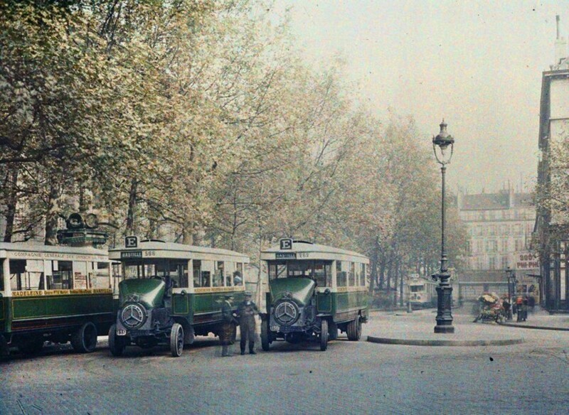 Автобусная станция на парижской площади Мадлен, октябрь 1920-го