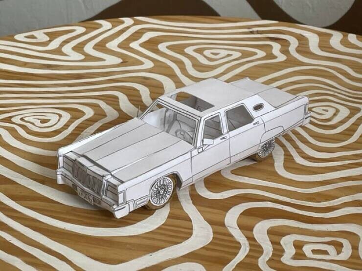 10. "Я сделал Lincoln Continental 1975 года из бумаги. Все нарисовано и спроектировано вручную. У него даже есть вращающиеся колеса!"