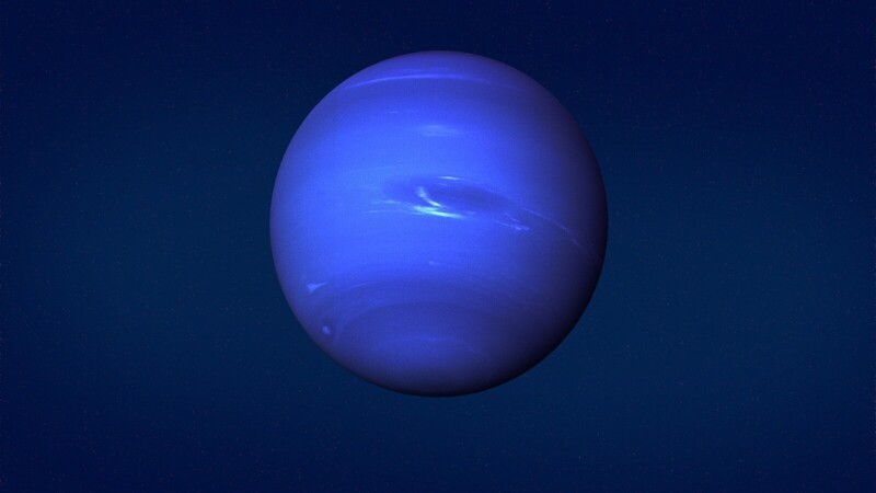 Открытие Нептуна произошло "случайно". До 1781 года, в год открытия Уран, астрономы думали, что вокруг Солнца обращаются шесть планет. Но расчеты орбиты Урана указывали на то, что за ним есть ещё одно большое тело