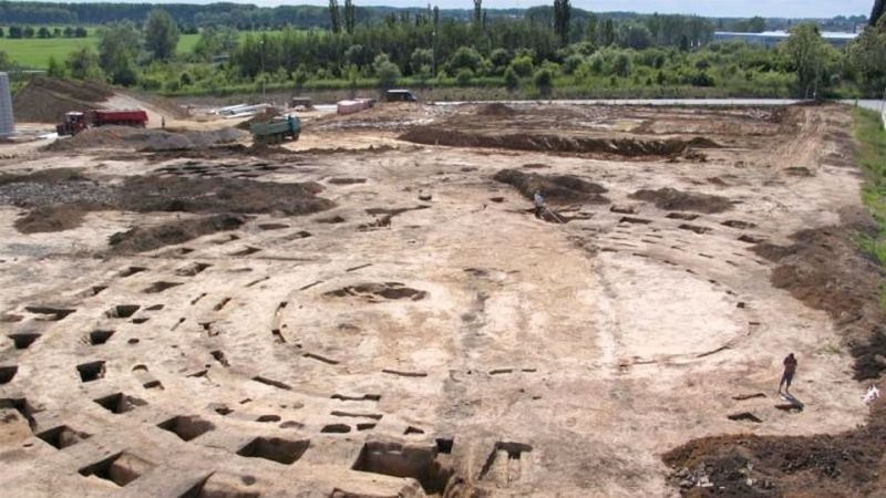 На окраине Праги археологи обнаружили уникальное сооружение каменного века