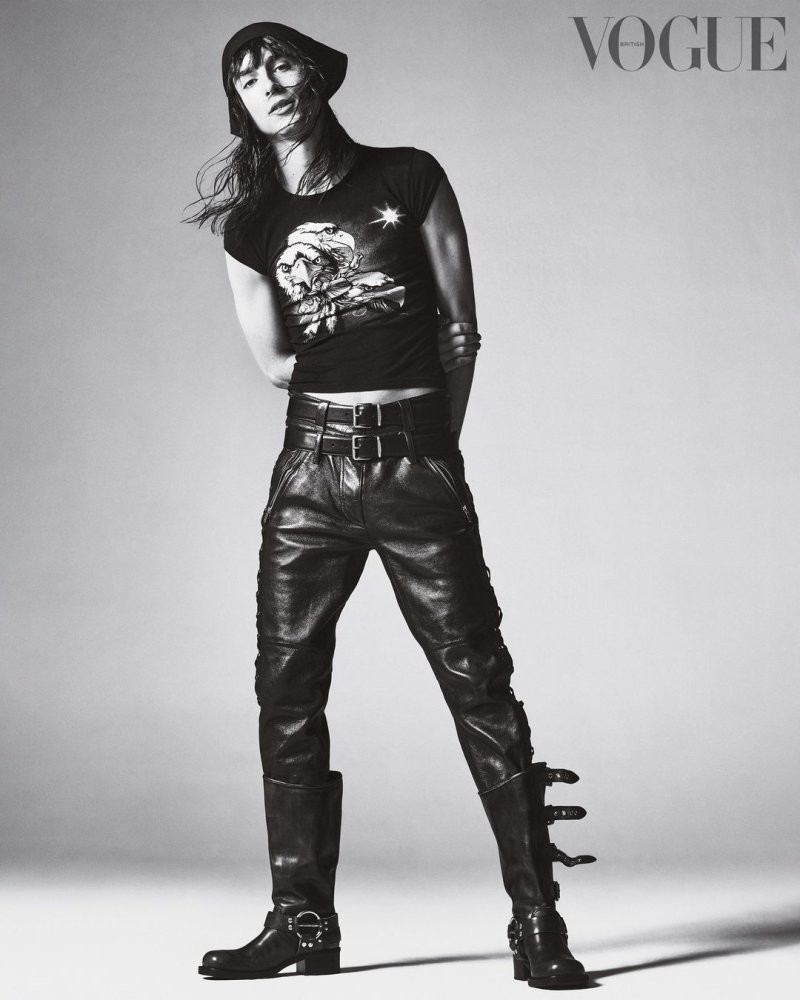 Тимоти Шаламе стал первым мужчиной, появившимся соло на обложке британского Vogue