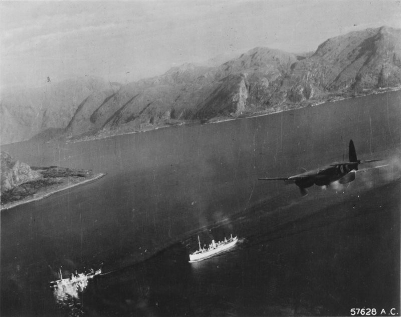 Британские штурмовики «Москито» (de Havilland DH.98 Mosquito) атакуют немецкий конвой у берегов Норвегии. 19 сентября 1944