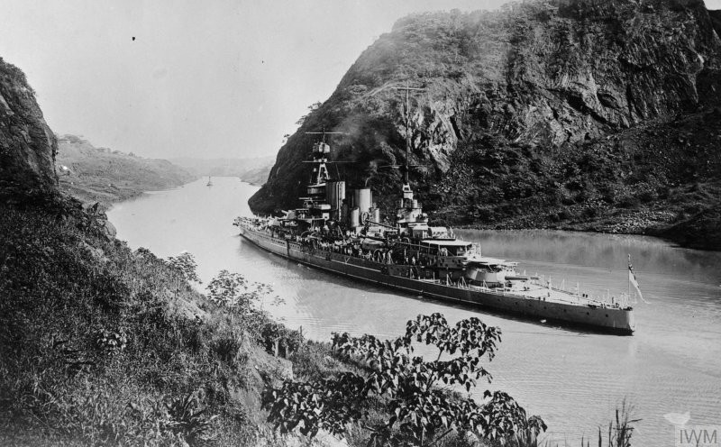 Линейный крейсер Рипалс в Панамском канале