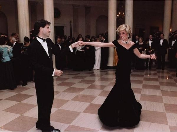 9. Джон Траволта и принцесса Диана танцуют в Белом доме, 1985 год