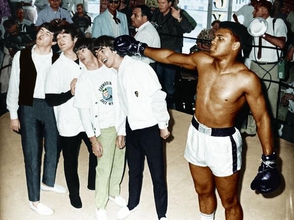 25. Встреча Мухаммеда Али с группой The Beatles, 1964 год