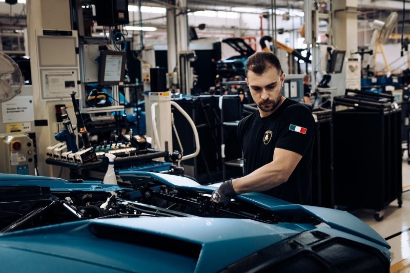 Конец чистокровной эры V12: Lamborghini прекращает производство Aventador