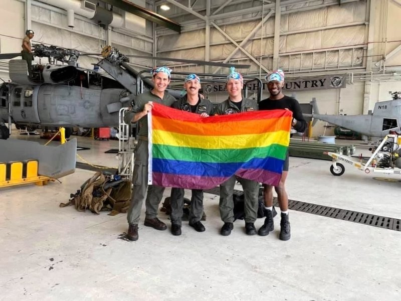 «Исторический момент». Первый гей-экипаж вертолета появился в армии США