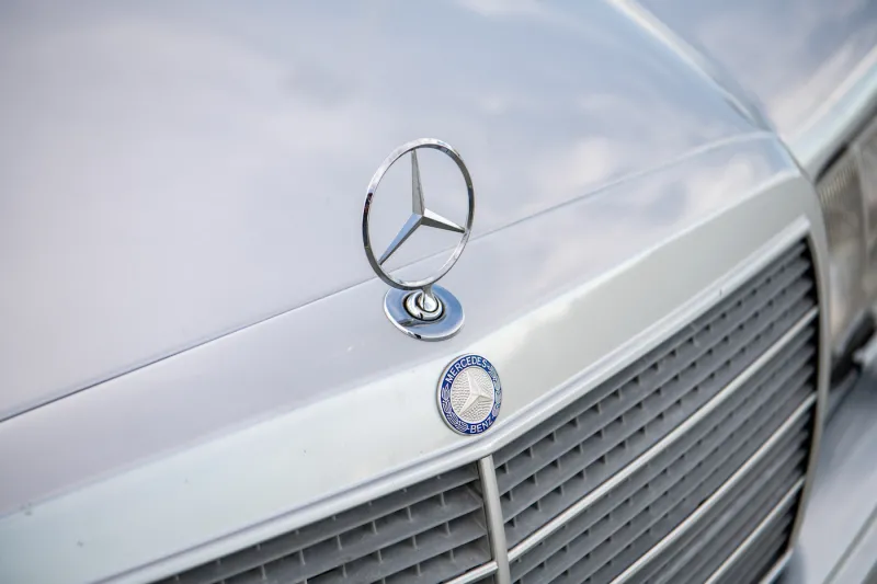 Дедушка современного S63: потрясающий Mercedes-Benz 560SEL 6.0 AMG из Аффальтербаха