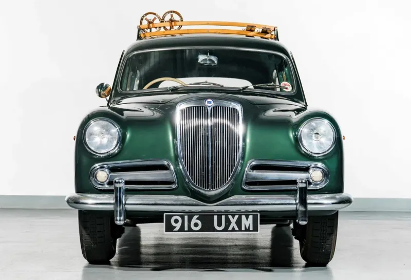 Таких машин осталось всего две: Lancia Aurelia Giardinetta