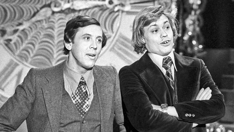 Молодые и задорные Золотухин и Караченцов на съемках новогоднего «Огонька» 1978 года