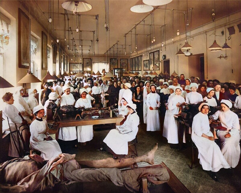  Анатомический зал женского медицинского института, 1913 год.