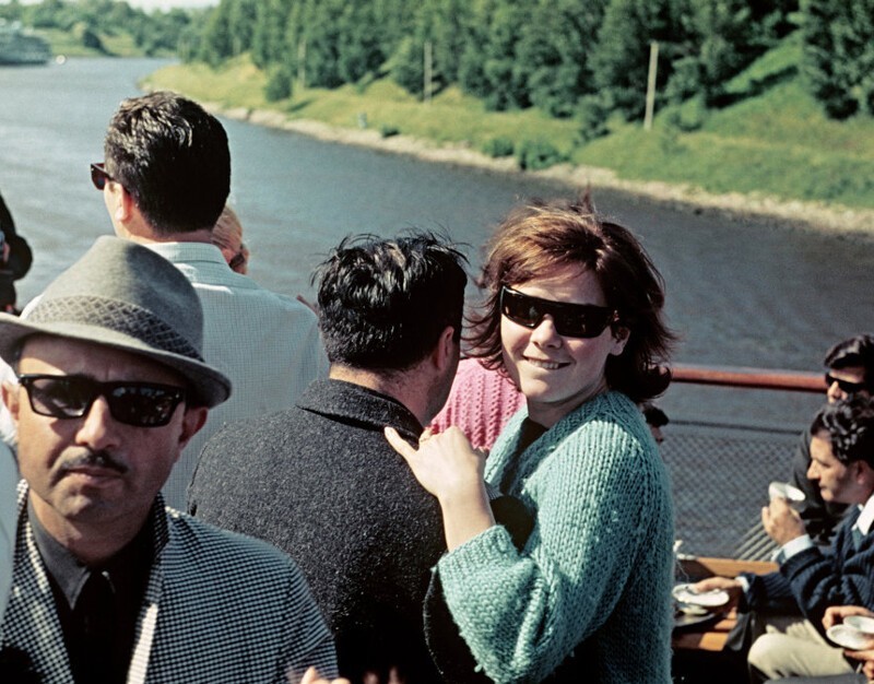 Лариса Голубкина во время прогулки на теплоходе, 1965 год