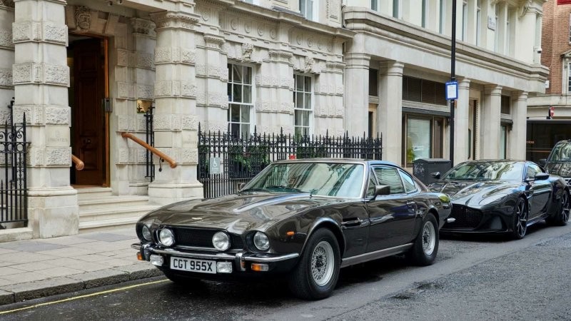 Полуразбитый Aston Martin DB5 Джеймса Бонда продан с аукциона за более чем 3 миллиона долларов