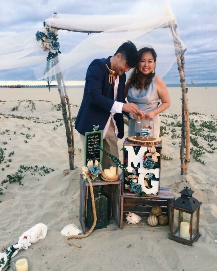 10. "Моя мама хотела сыграть свадьбу своей мечты в калифорнийском деревенском стиле на пляже с бюджетом в 100 долларов"