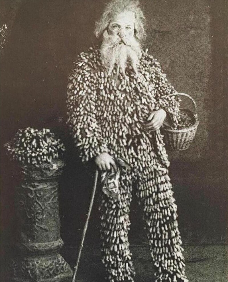 Продавец арахиса в костюме из арахиса, 1895 год